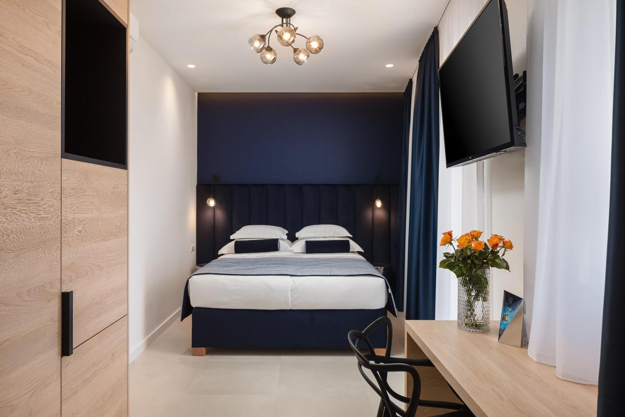 Luxury Unicus I, Ii, Iv 4*